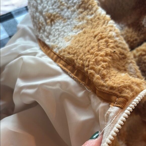 Betsey Johnson Cozy Tan and Cream Cow like print Sherpa Jacket - Picture 14 of 14